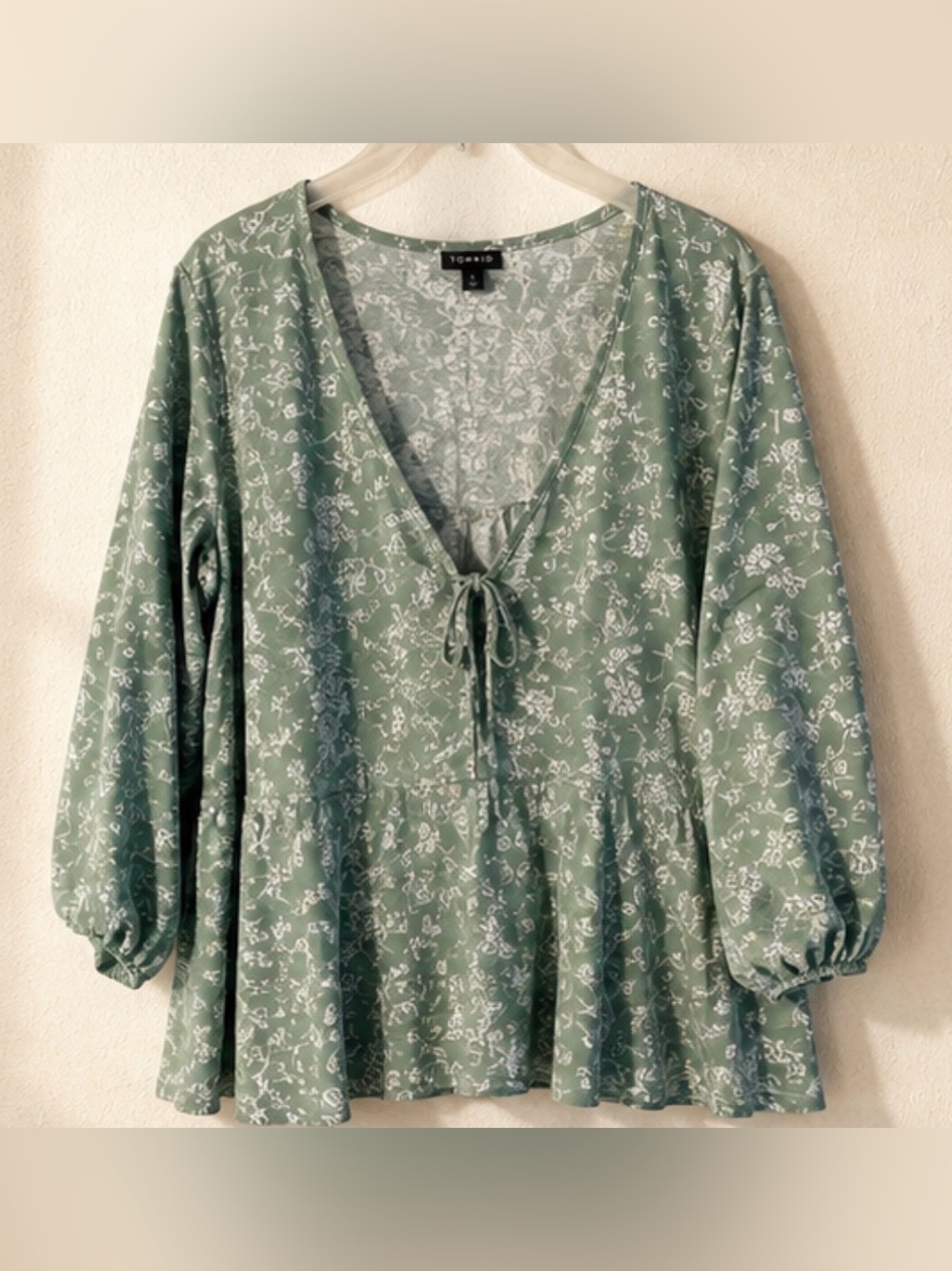 Torrid 2X Sage Green Floral Babydoll Blouse Tie Front Peplum Plus Size
